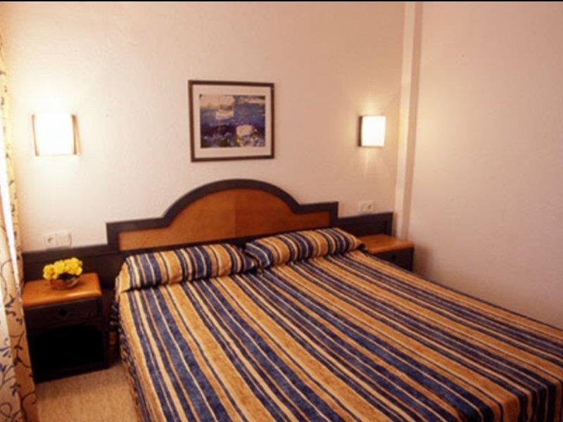 Apartamentos Blue Star (Adults Only) Sant Antoni de Portmany Екстериор снимка