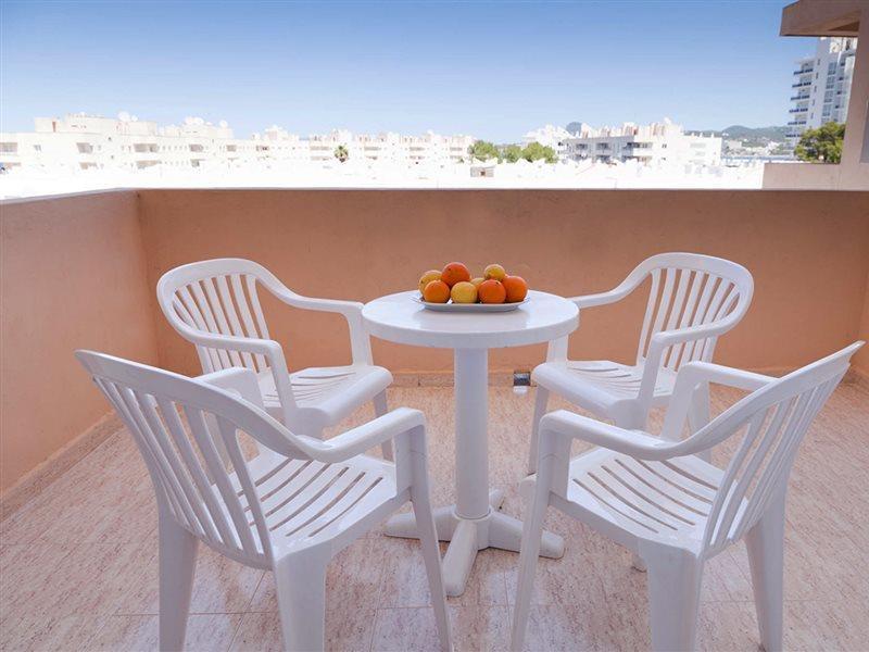 Apartamentos Blue Star (Adults Only) Sant Antoni de Portmany Екстериор снимка