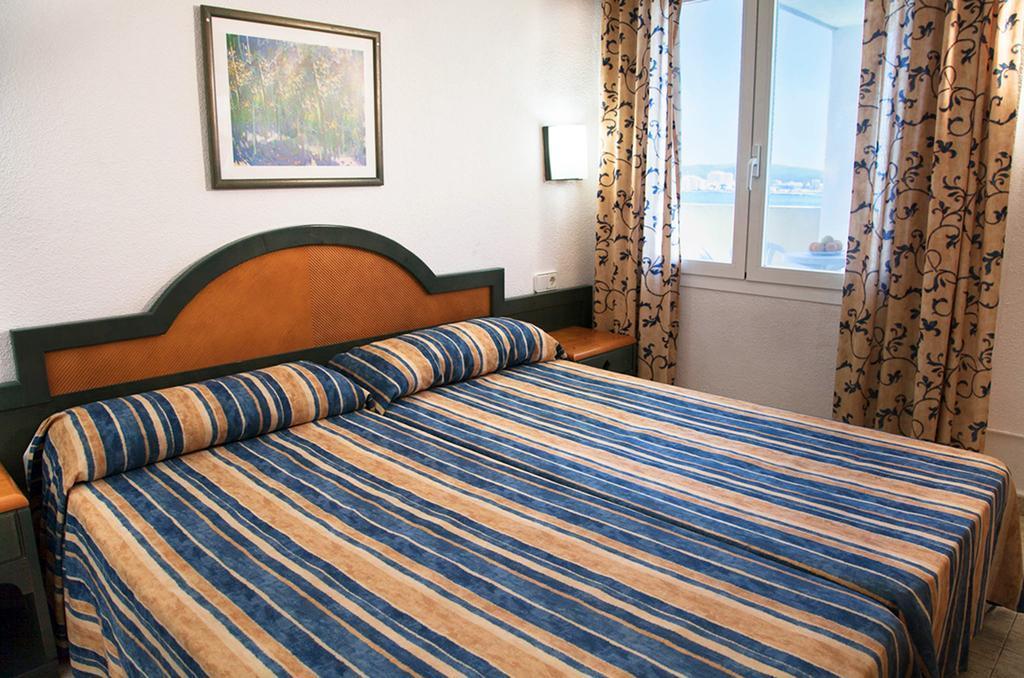 Apartamentos Blue Star (Adults Only) Sant Antoni de Portmany Екстериор снимка