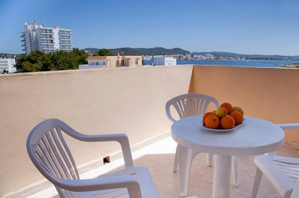 Apartamentos Blue Star (Adults Only) Sant Antoni de Portmany Екстериор снимка