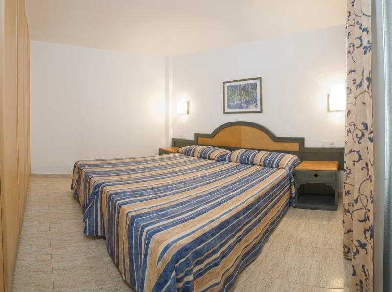 Apartamentos Blue Star (Adults Only) Sant Antoni de Portmany Стая снимка