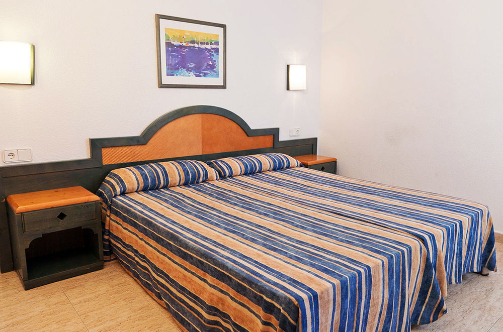 Apartamentos Blue Star (Adults Only) Sant Antoni de Portmany Екстериор снимка