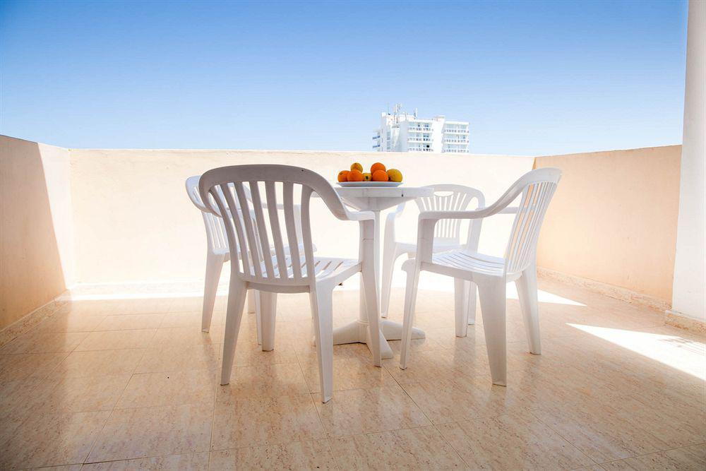 Apartamentos Blue Star (Adults Only) Sant Antoni de Portmany Екстериор снимка